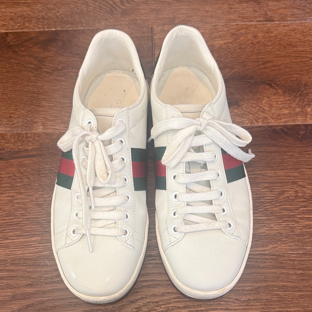 Gucci White Leather Sneakers with Red and Green Stripe